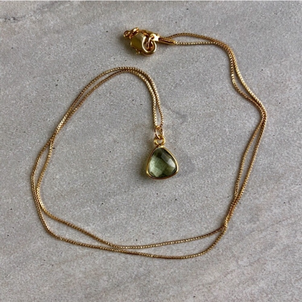 Green Amethyst Trillion 22k Gold Necklace - Picture 3 of 4